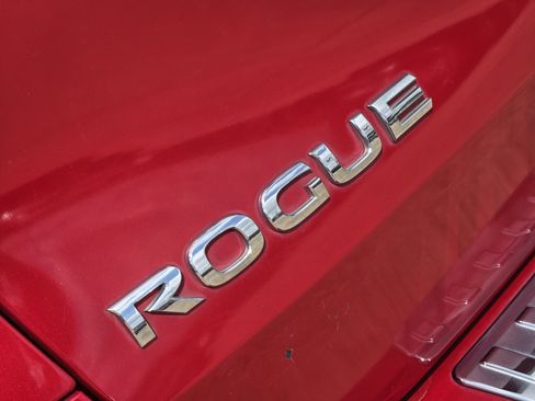 Used 2017 Nissan Rogue SV image 8