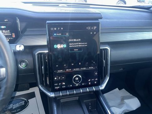 Used 2025 GMC Acadia Elevation image 19