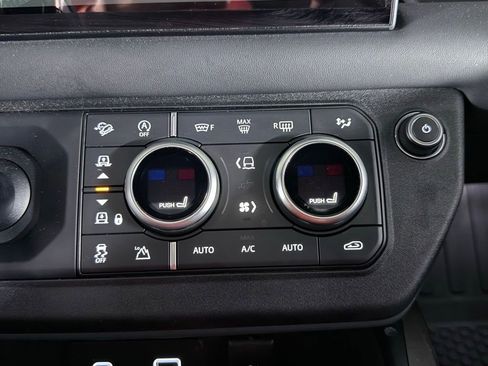 Used 2023 Land Rover Defender 110 X AWD/4WD image 33