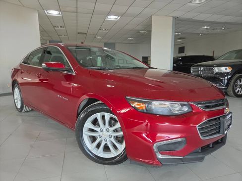 Used 2017 Chevrolet Malibu LT FWD image 1