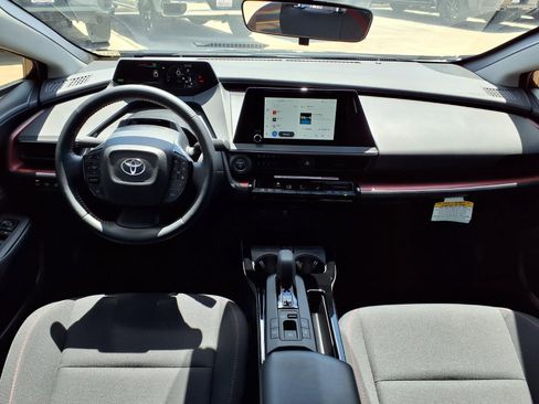 Used 2025 Toyota Prius Plug-In Hybrid FWD image 10