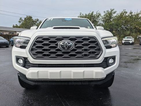 Used 2021 Toyota Tacoma TRD Sport w/ TRD Premium Sport Package AWD/4WD image 9