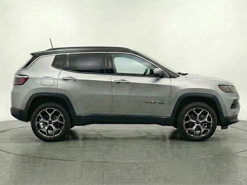 Used 2025 Jeep Compass Limited AWD/4WD image 11