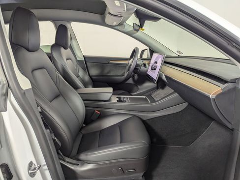 Used 2023 Tesla Model Y Long Range image 34