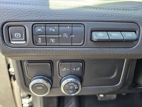 Used 2024 GMC Yukon Denali RWD image 25