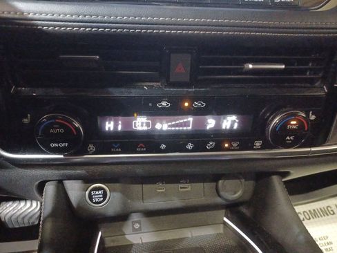 Used 2023 Nissan Rogue Platinum w/ Platinum Premium Package image 17