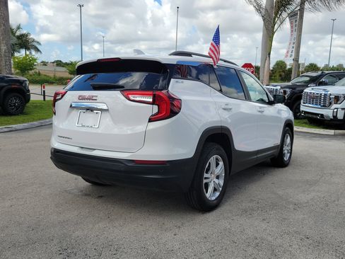 Used 2024 GMC Terrain SLE w/ Driver Convenience Package FWD image 6