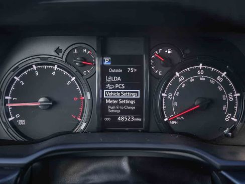 Used 2022 Toyota 4Runner SR5 AWD/4WD image 22