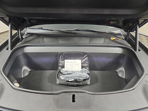 Used 2023 Rivian R1S Launch Edition image 14