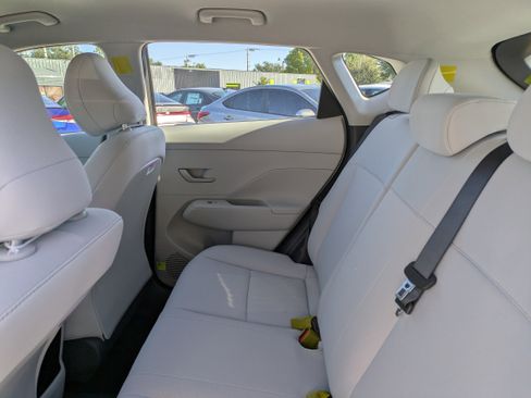 New 2026 Hyundai Kona SE image 13