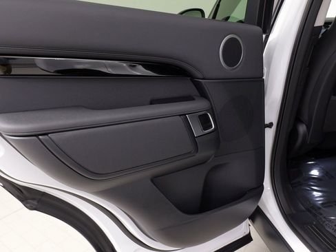 Used 2024 Land Rover Discovery S image 35