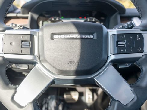 Certified 2024 Land Rover Discovery Dynamic SE image 15