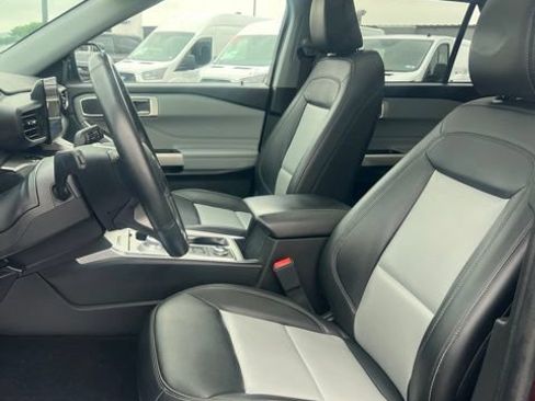 Used 2023 Ford Explorer XLT w/ Equipment Group 202A AWD/4WD image 27