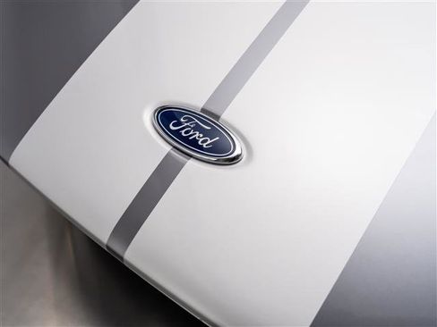 Used 2006 Ford GT RWD image 11