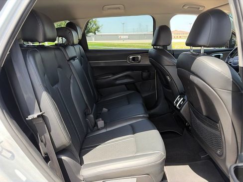 Used 2022 Kia Sorento S AWD/4WD image 30