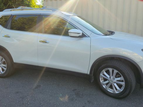 Used 2016 Nissan Rogue SV AWD/4WD image 5