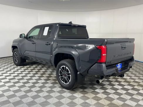 Used 2025 Toyota Tacoma TRD Sport AWD/4WD image 23