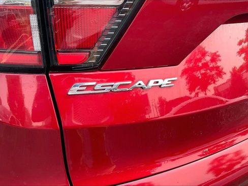 Used 2017 Ford Escape SE w/ SE Cold Weather Package FWD image 35