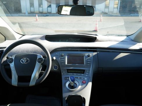 Used 2014 Toyota Prius Two FWD image 16