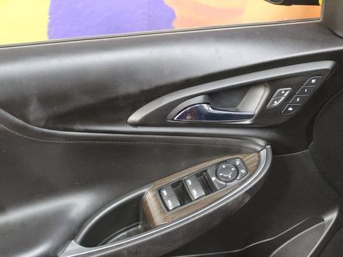 Used 2018 Chevrolet Malibu Premier w/ Premier Sport Package FWD image 13