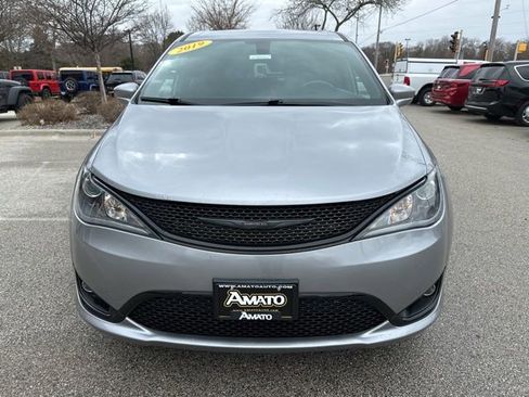 Used 2019 Chrysler Pacifica Touring Plus w/ S Appearance Package image 3