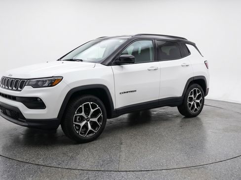 Used 2025 Jeep Compass Limited AWD/4WD image 3
