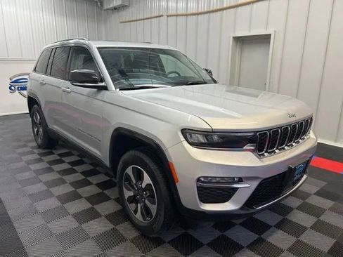 Used 2023 Jeep Grand Cherokee 4WD 4xe image 2