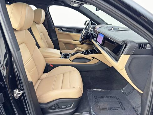 Used 2024 Porsche Cayenne S image 16
