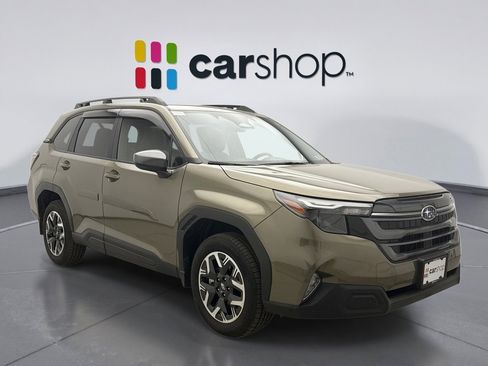 Used 2025 Subaru Forester Premium image 7