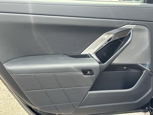 Certified 2023 BMW 760i xDrive w/ Luxury Rear Seating Package image 12