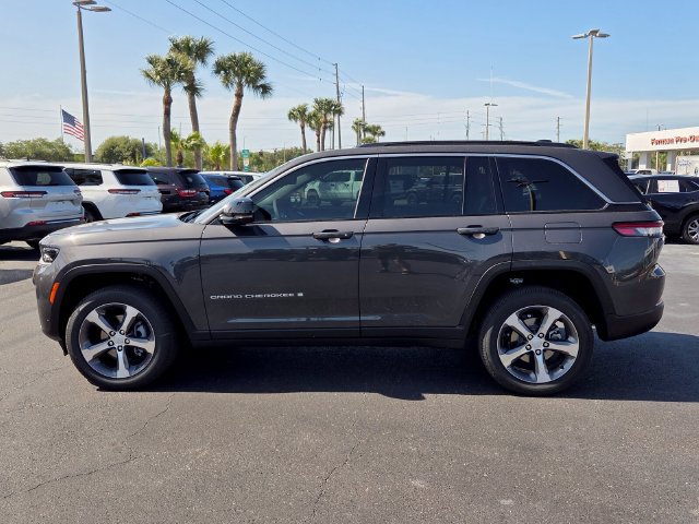 New 2026 Jeep Grand Cherokee Limited w/ Luxury Tech Group II RWD image 4