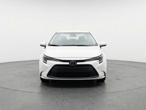 Used 2025 Toyota Corolla LE image 2