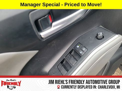 Used 2020 Toyota Highlander XLE AWD/4WD image 11