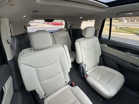 Used 2021 Cadillac XT6 Premium Luxury image 14