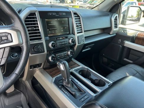 Used 2015 Ford F150 Lariat w/ Equipment Group 502A Luxury AWD/4WD image 32