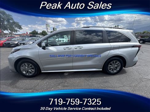 Used 2022 Toyota Sienna LE AWD/4WD image 4