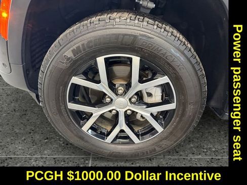 Used 2024 Jeep Grand Cherokee Limited w/ Luxury Tech Group II image 24