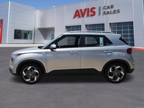 Used 2025 Hyundai Venue SEL FWD image 2