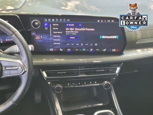 Used 2025 Chevrolet Traverse LT AWD/4WD image 14