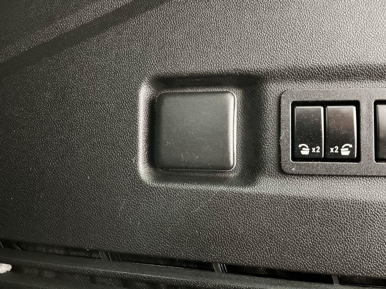 Used 2023 GMC Yukon XL Denali AWD/4WD image 35