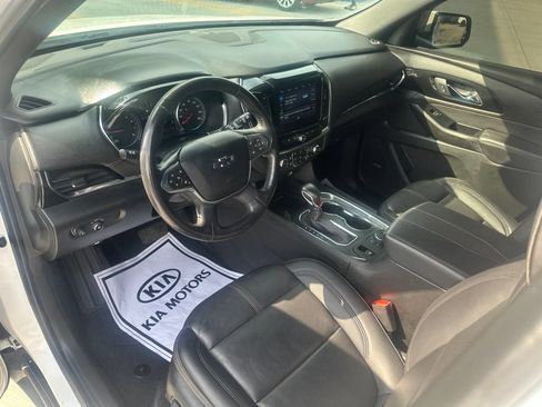 Used 2022 Chevrolet Traverse RS FWD image 12