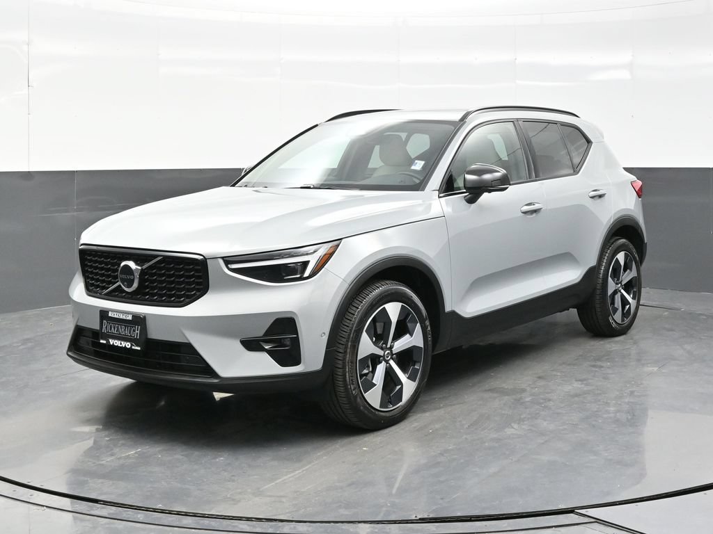 Used 2026 Volvo XC40 B5 Plus AWD/4WD image 2