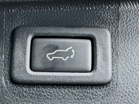 Used 2017 Subaru Outback 3.6R Limited AWD/4WD image 32