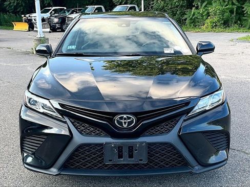 Certified 2019 Toyota Camry SE FWD image 2