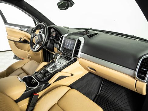 Used 2017 Porsche Cayenne S AWD/4WD image 24