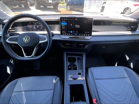 Certified 2026 Volkswagen Tiguan SE AWD/4WD image 15