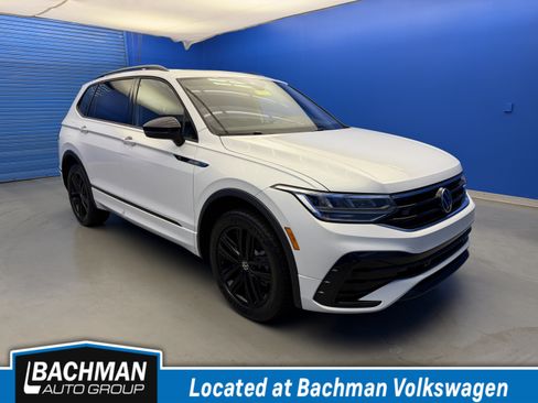 Used 2022 Volkswagen Tiguan SE R-Line AWD/4WD image 1