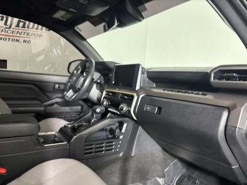 Used 2024 Toyota Tacoma SR5 AWD/4WD image 31