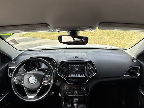 Used 2020 Jeep Cherokee Limited image 18