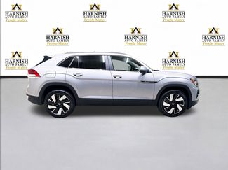 Used 2024 Volkswagen Atlas Cross Sport SE video 4